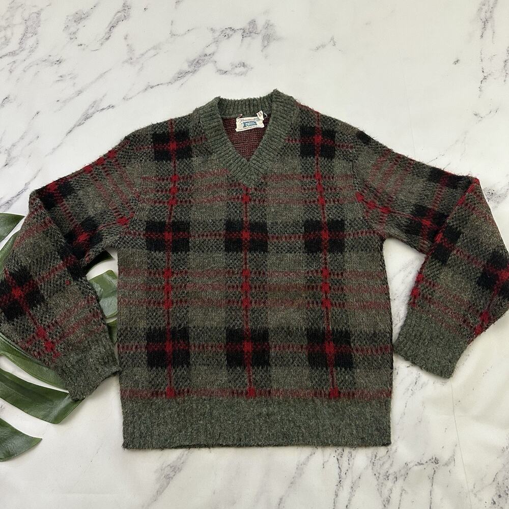 Fleecemoor Mens Vintage 60s Plaid Sweater Size M Gray Red V-Neck Pullover